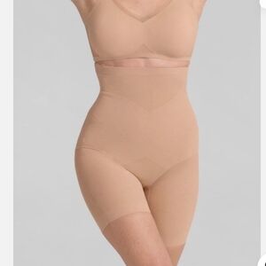 HoneyLove SuperPower Short✨All Over Sculpt✨Size XL